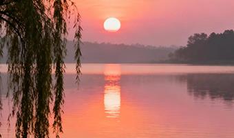 以正向情绪赋能健康肌肤，筑牢身心平衡防线